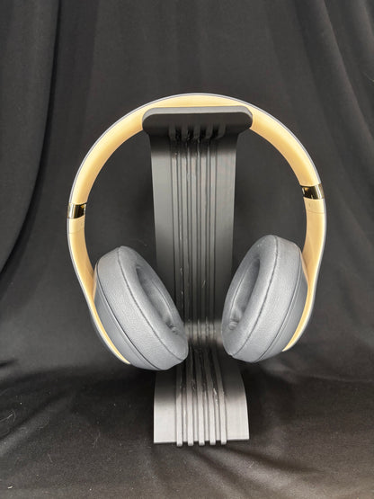 Black sleek headphone stand